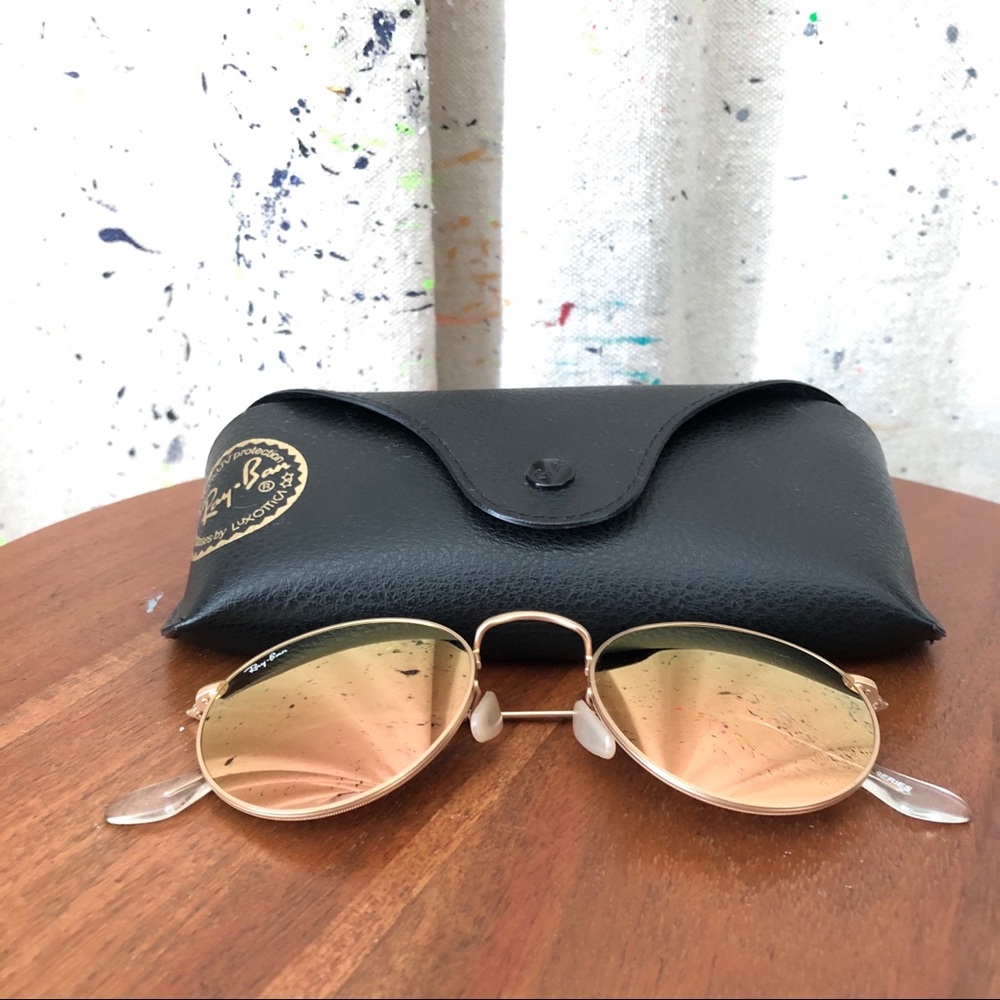 Ray Ban round rose gold mirror sunnies.